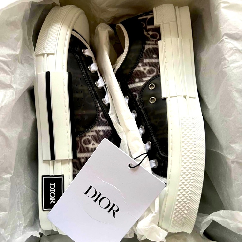 Brand new Dior sneakers. I have original receipt price was 1170 $